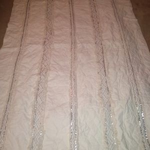 Opalhouse brand twin size comforter